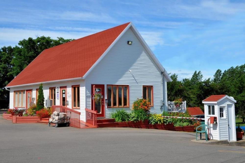 Camping & Chalets De La Demi-Lieue Hotel Saint-Jean-Port-Joli Exterior foto