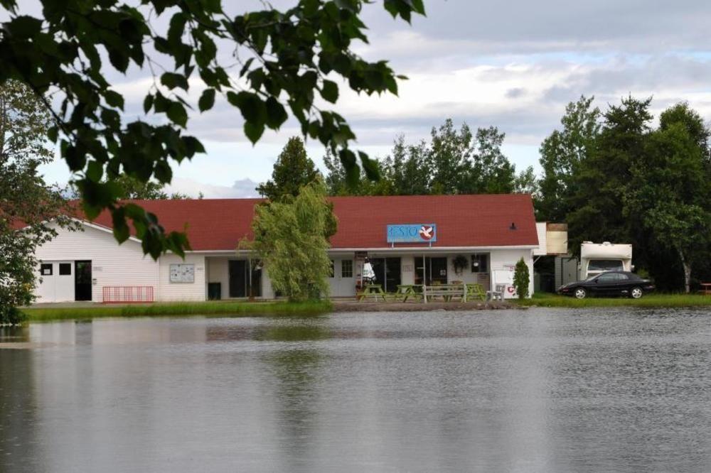Camping & Chalets De La Demi-Lieue Hotel Saint-Jean-Port-Joli Exterior foto